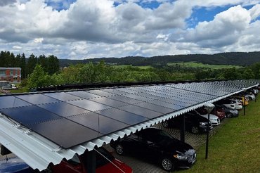 Photovoltaikanlage Parkplatzüberdachung am Klinikum Freistadt
