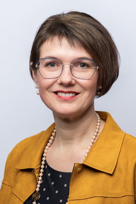 Portraitfoto von der Leiterin der Schulen in der OÖG Mag.a Martina Bruckner 
