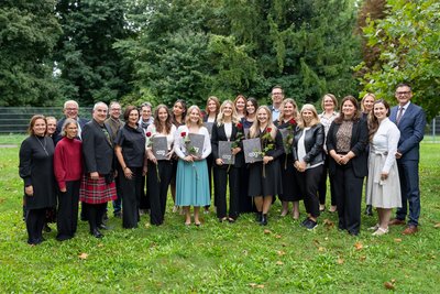 Gruppenfoto der AbsolventInnen