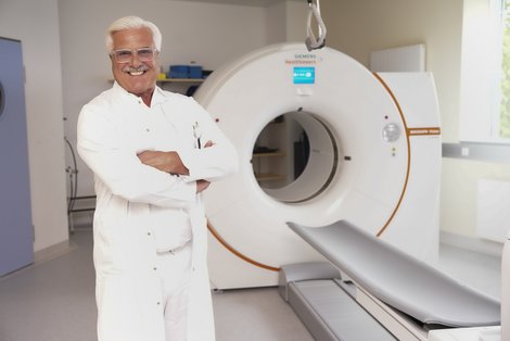 Prim. Panholzer vor PET-CT