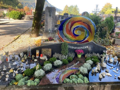 Das Grab der Sternenkinder am Ischler Friedhof