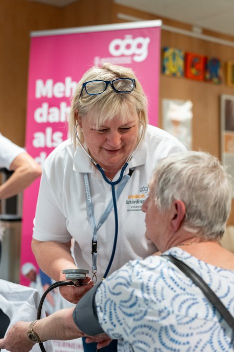 Die Gesundheitsstraße mit Messung von Blutzucker, Blutdruck und der Bestimmung des BMI fanden ebenfalls regen Anklang beim Publikum.