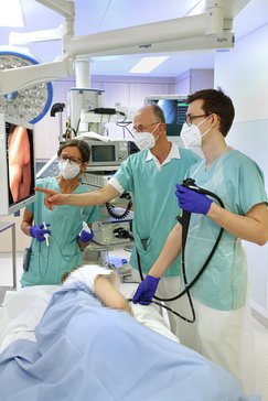 Endoskopiezentrum Klinikum Steyr. Interdisziplinäres Team der Endoskopie. Jungärzte.