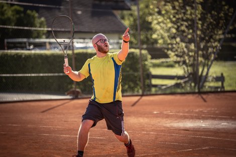Thomas Pöckl beim Tennisspielen
