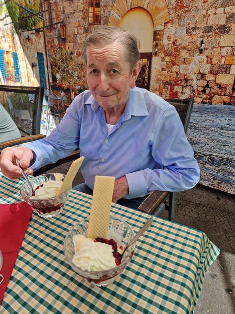 Mann mit Eis