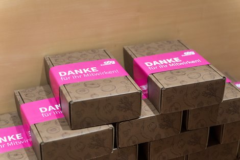 Verleihung Zertifikat Selbsthilfefreundliches Krankenhaus- Dankes Geschenke