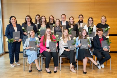 Gruppenfoto der AbsolventInnen