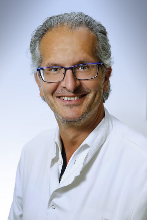 Portraitfoto Prim. Dr. Bernhard Mayr