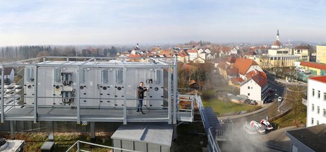 Blick auf Kühlanlage am Dach