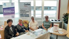 Selbsthilfegruppe Pflegende Angehörige der Caritas mit ihrem Stand im Klinikum Rohrbach