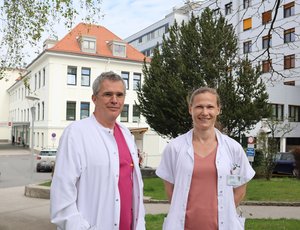 2 MitarbeiterInnen der First Love Ambulanz Kirchdorf