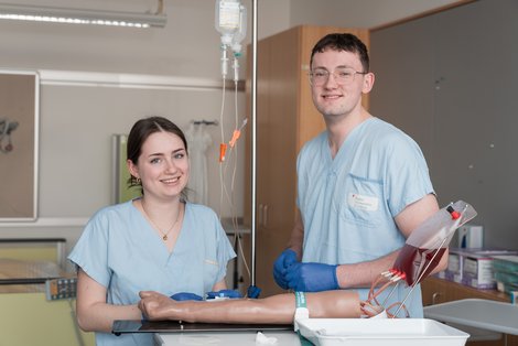 Auszubildende mit Simulator