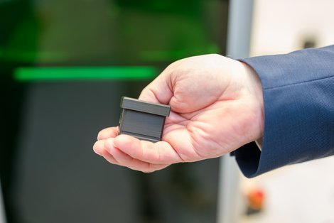 Bauteil, das in der Hand gehalten wird