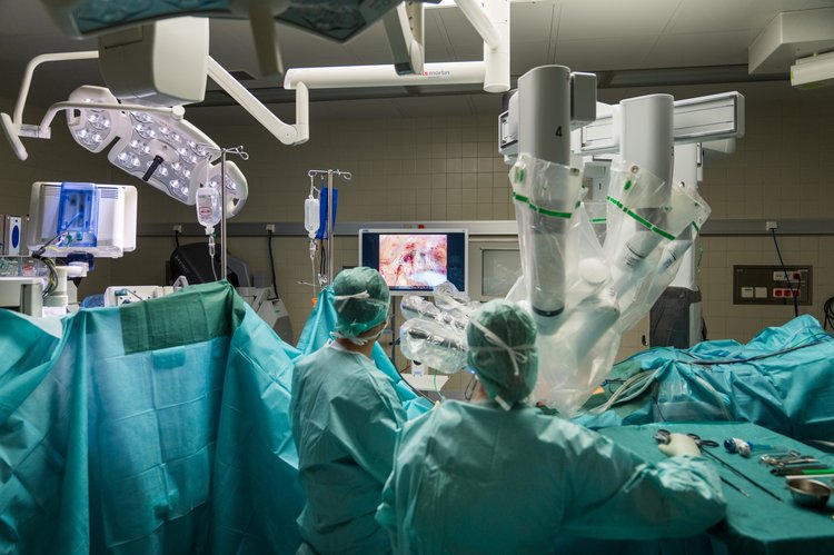 Ärzte bei einer Operation