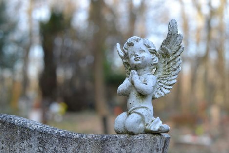 Steinener Engel auf Grabstein