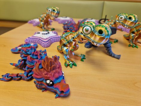 Bunte Spielfiguren aus dem 3D-Drucker