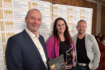 Heidlmair, Vierlinger und Pamminger mit dem Preis in der Hand