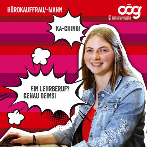 Bürolehrling arbeitet am Computer