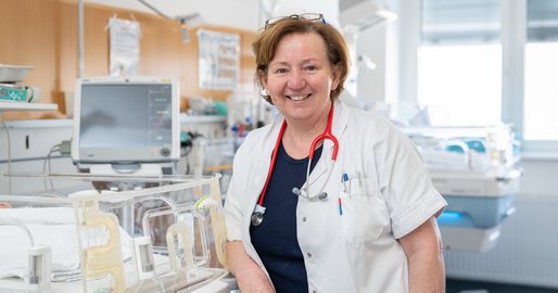 Dr. Elisabeth Osman auf der Kinderstation