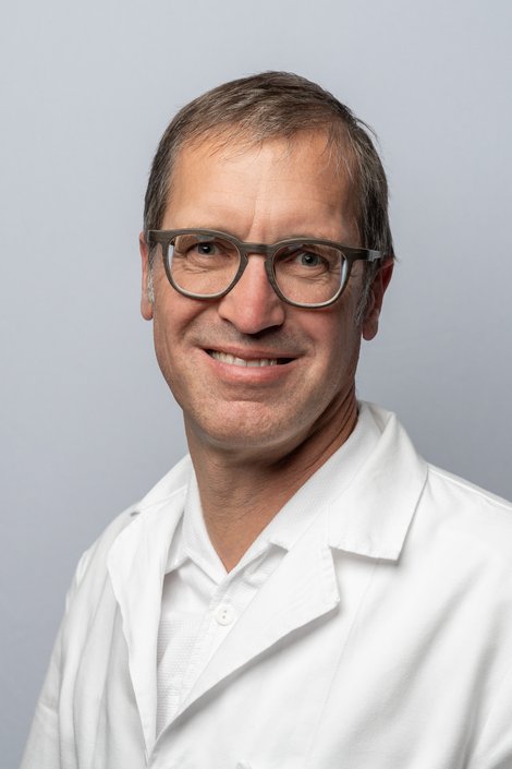 Portrait Prim. Dr. Werner Hochmeir, Leiter der Gynäkologie und Geburtshilfe am Klinikum Rohrbach