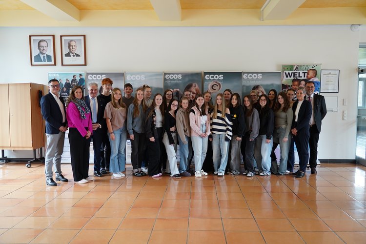 Gruppenfoto_Besuch_HLPS