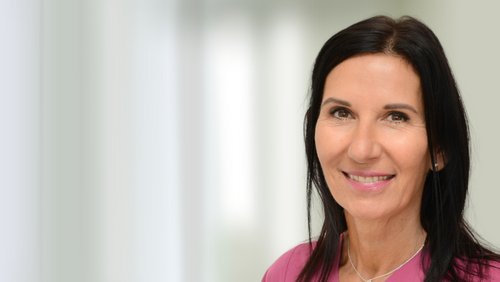 Portraitbild Ines Mayrhofer