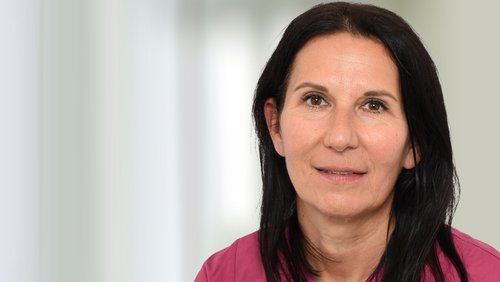 Portraitbild Ines Mayrhofer