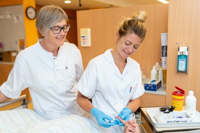 Auch Praxisunterricht steht in der Schule für Gesundheits- und Krankenpflege Bad Ischl auf dem Stundenplan