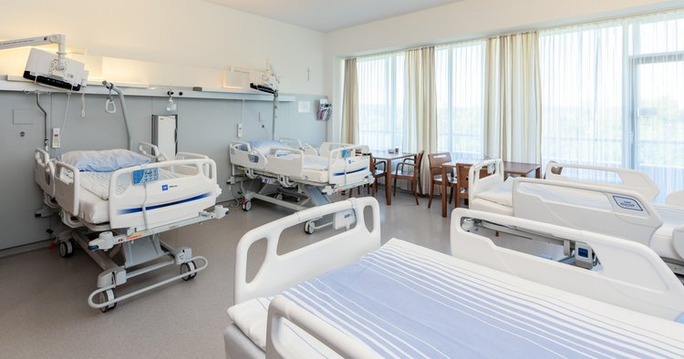 Krankenbetten auf einer Station