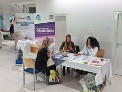 Selbsthilfegruppe Demenzservicestelle Gmunden mit ihrem Stand im Salzkammergut Klinikum