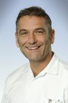 OA Dr. Dieter Mayer, Facharzt für Kinder- und Jugendheilkunde sowie Leiter der Kinderschutzgruppe am PEK Steyr.