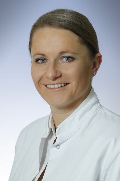 Prim.a Dr.in Silvia Dobler, Leiterin der Anästhesiologie und Intensivmedizin am Pyhrn-Eisenwurzen Klinikum Kirchdorf, startete gemeinsam mit ihrem Team den Pilotbetrieb zum Narkosegas-Recycling.