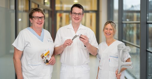 Bild von DGKP Christine Dreiling (Entlassungsmanagement), OA Dr. Dominik Grander (FA für Orthopädie und Traumatologie) und Susanne Woitsch (Physiotherapeutin)