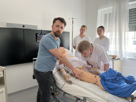 Üben für den Notfall beim Simulationstraining. 