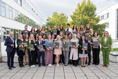 Gruppenfoto der AbsolventInnen