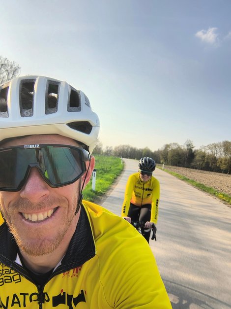 Selfie von Dominik Schickmair auf dem Rennrad