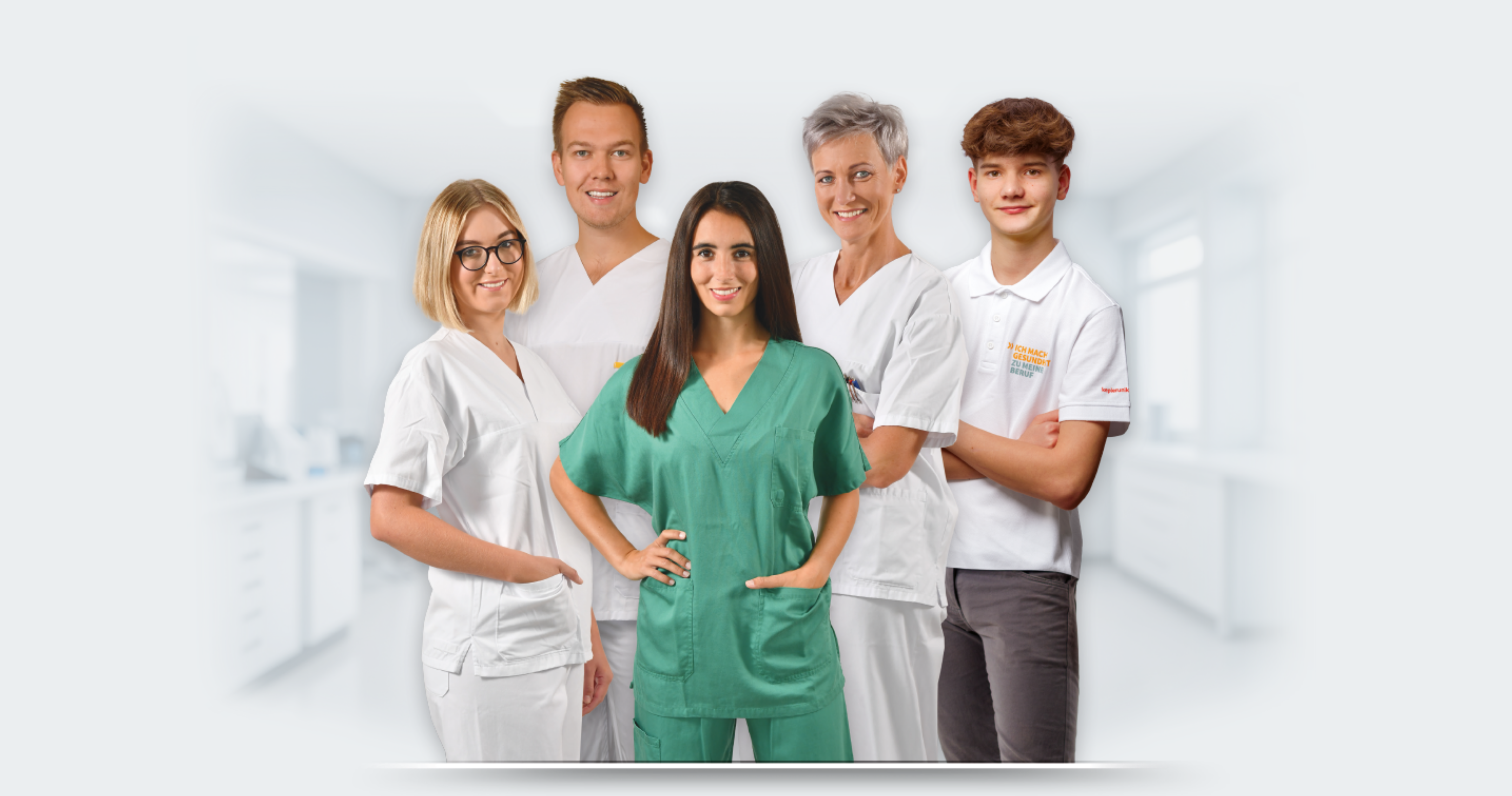 Gruppenbild verschiedene Pflegekräfte