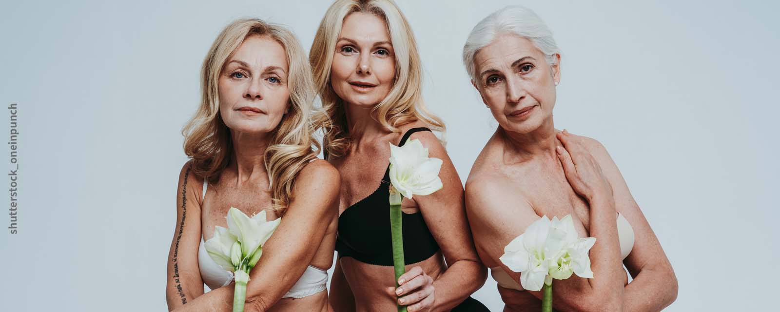 Drei Frauen mit Blumen in der Hand.