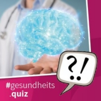 Symbolbild für das Neurologie-Quiz: Arzt im weißen Kittel hält ein holografisches Gehirn in die Kamera.