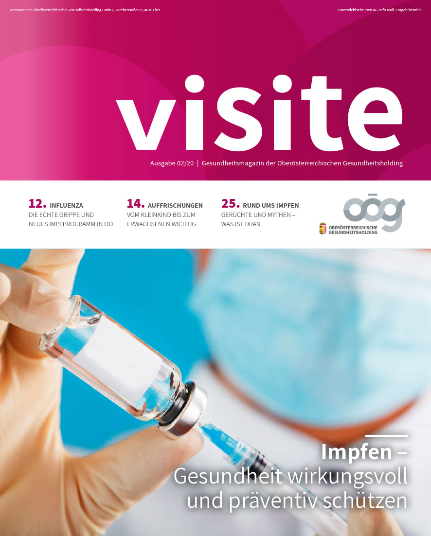 Titelbild des Patientenmagazins Visite zum Thema Impfen mit Sujetbild Impfdosis wird in Spritze aufgezogen.